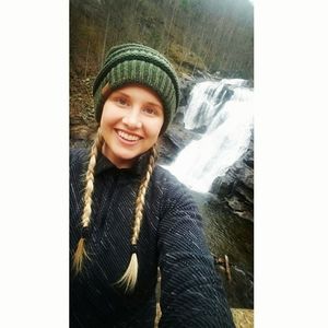 Meet your Posher, Mercẽdes